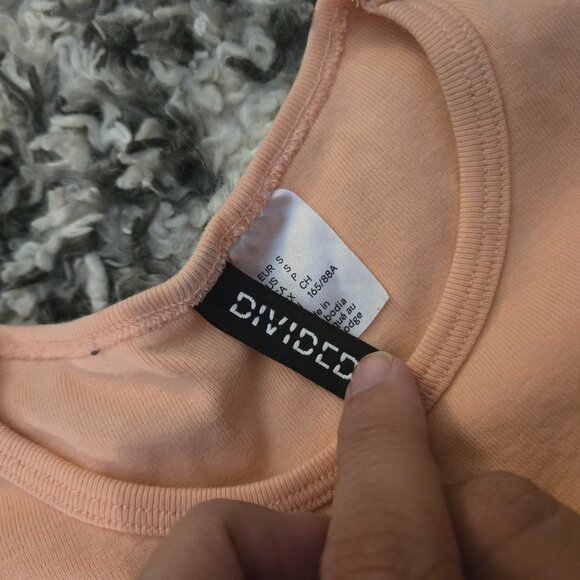 H&M Divided Cropped T-Shirt Soft Pink Peach Basic Tee Short Sleeve Small EUC - Picture 2 of 2